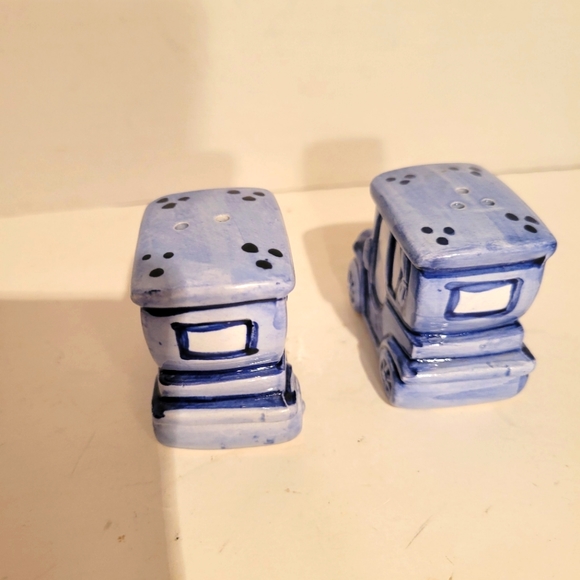 Vintage car's salt & pepper shakers WITH STOPPER'S - Picture 3 of 7